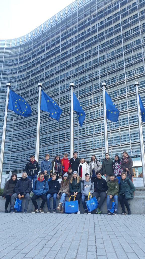 Alumnos y profesores de Escolapias Sotillo. Embajadores Junior en el parlamento Europeo. Bruselas disfrutando de su premio. Estrella Europea 2019