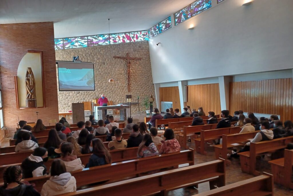 Celebrando en la capilla