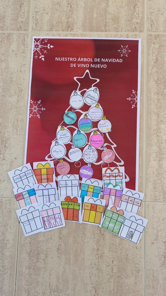 El árbol de Navidad de Vino Nuevo grupo de jóvenes del bachillerato curso 22-23